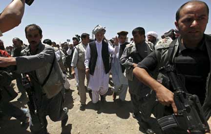 President and candidate Hamid Karzai at a meeting in Gardez(Photo: Reuters)