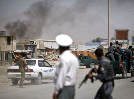 Smoke rises from the scene of a suicide attack in Kabul on 18 August, 2009(Photos: Reuters/Ahmad Masood)