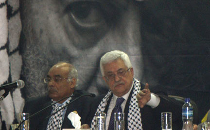 Under Arafat's eye - Palestinian President Mahmoud Abbas (R) in front of a banner depicting late leader Yasser Arafat (Photo: Reuters)