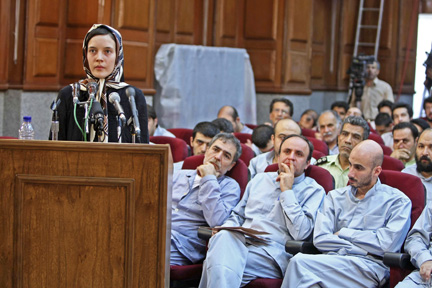 Clotilde Reiss in court in Tehran, 8 August 2009. (Photo: Reuters)