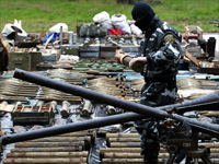 Weapons seized in Macedonia west of Skopje, November 2007(Photo: AFP)