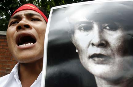 A Myanmar national living in Thailand calls for Aung San Suu Kyi's release during a really outside the Myanmar embassy in Bangkok on 11 August, 2009(Photos: Reuters/Kerek Wongsa)