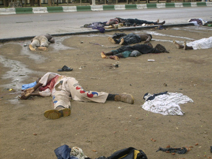 Bodies lie in the streets of Maiduguri after religious clashes in northern Nigeria on 31 July, 2009(Photo: Reuters/Aminuo Abubacar)