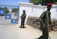 Guards outside the presidential palace in Mogadishu, 26 August, 2009(Photo: Reuters)