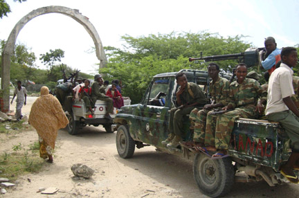 Somali government soldiers patrol in the capital Mogadishu on 22 August, 2009(Photo: Reuters)