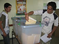 Voting at Steqlal High School, Kabul, 20 August 2009
(Photo: RFI/Tony Cross)
