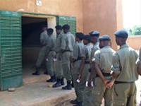 Police and soldiers vote in the referendum on 3 August 2009 in Niamey(Photo: AFP)