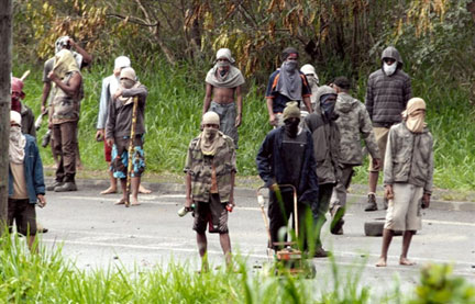 Demonstrators from the USTKE union pictured outside Nouméa on 5 August, 2009(Photo : AFP/Jacquotte Samperez)