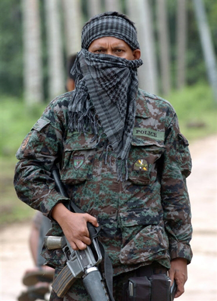 Philippine armed policeman(photo : AFP)