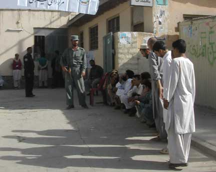 Voters queue in Kabul Shah Shaheen neighbourhood(Photo: Tony Cross)
