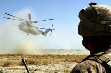 A US soldier looking out of US Marine helicopter near Khan Neshin in Helmand province, Afghanistan, 13 September 2009. (Photo: Reuters/Goran Tomasevic)