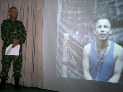 Farc hostage Police Sergeant Beltran in one of the videos presented by the Colombian military(Photo: Reuters)