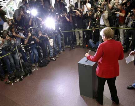 Merkel casts her ballot in Berlin(Photo: Reuters)