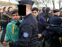 Police evacuating migrants from the <em>Jungle</em> camp in Calais on 22 September(Photo: Reuters)