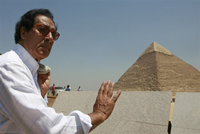 Hosni Faruq in front of a pyramid in Giza, August 2008.(Photo : AFP)