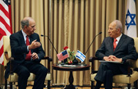 US special envoy George Mitchell (l) meets with Isreali President Shimon Peres (r) in Jerusalem, 13 September 2009.(Photo: Reuters)