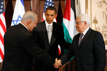Benjamin Netanyahu (L), Barack Obama (C) and Mahmud Abbas in New York, 22 September 2009.(Photo: Reuters)