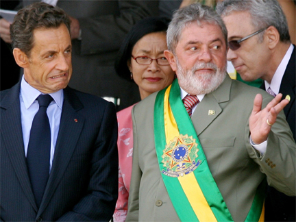 Brazilian President Luiz Inacio Lula da Silva talks to French President Nicolas Sarkozy in Brasilia on 7 September(Photo: Reuters)