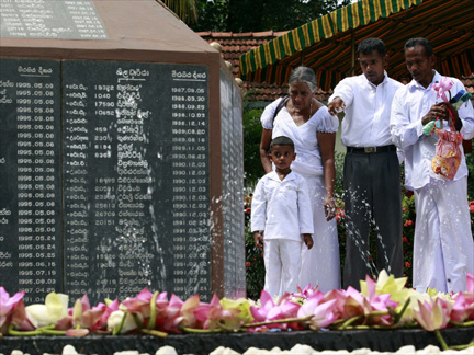 A memorial ceremony for those lost in the 25-year war against the Liberation Tigers of Tamil Eelam.(Photo: Reuters)