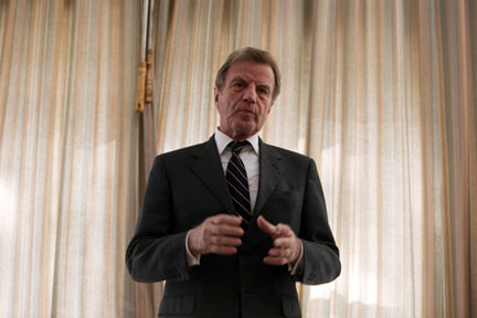 Kouchner during a news conference at the French embassy in Kabul(Photo: Reuters)