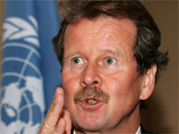 Manfred Nowak speaking at a news conference in Amman in June 2006(Photo: Reuters)