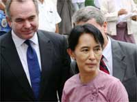 Aung San Suu Kyi at a meeting with US officials in Yangon, 4 November 2009(Photo: Aung Hla Tun/Reuters)