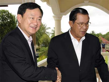 Hun Sen (R) has rejected Thailand’s bid to have Thaksin Shinawatra (L) extradited(Photo: Reuters)