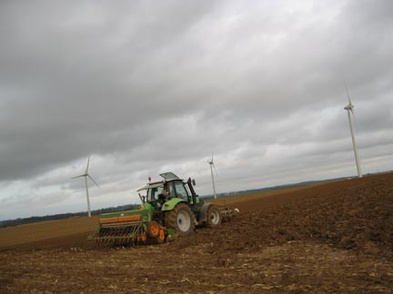 Fruges, farming wind power, 2009(Photo:Alison Hird/RFI)