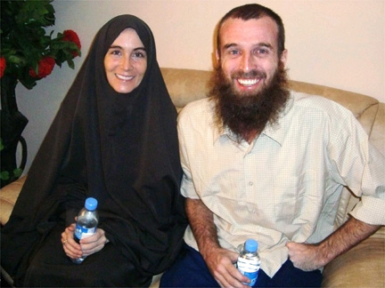 Freed hostages Amanda Lindhout and Nigel Brennan, in Mogadishu Wednesday(Photo: Reuters)