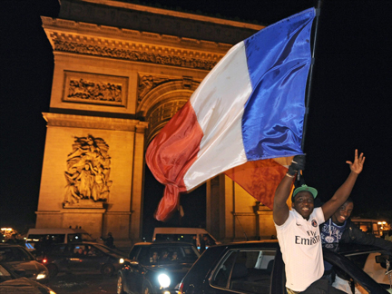 French football fans celebrating in Paris(Photo: Reuters)