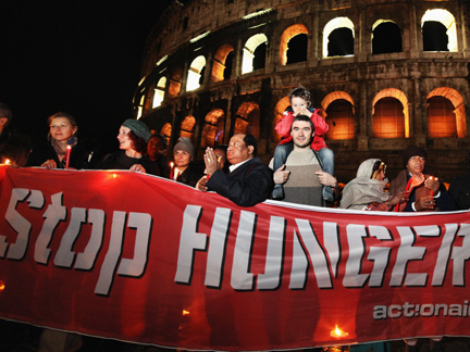Coliseum illuminated on Sunday to mark world hunger on the eve of the World Food Summit, with Action Aid activists(Photo: Franceso Alesi/ActionAid)