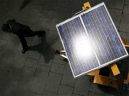 A solar powered traffic sign in Sydney(Photo: Reuters)