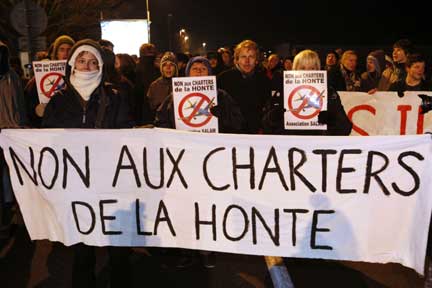 Demonstrators in Lille protest against the deportations(Photo: Reuters) 