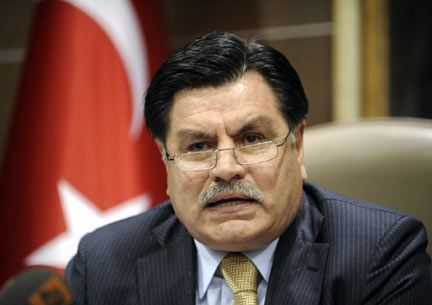Constitutional Court Chairman Hasim Kilic announces the ban to the press(Photo: Reuters)