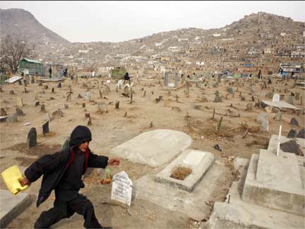 A boy runs through a Kabul cemetery(Photo: Reuters)
