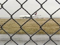 A Delta Airbus 330 airliner sits on a runway at Detroit Metropolitan Airport in Romulus, Michigan on 25 December.Photo: Reuters)