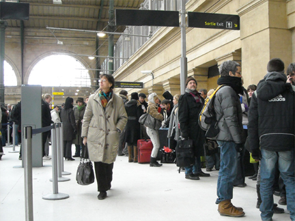 Eurostar passengers wait in line at Paris Gare du Nord train station on 19 December(Photo: D Finnan)