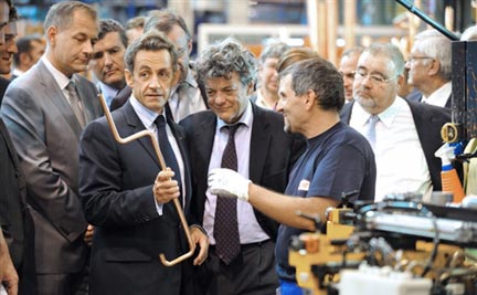  French President Nicolas Sarkozy (2ndR) and Ecology, Energy and Sustainable Development and Climate Negotiations State minister Jean-Louis Borloo (C) visit a factory of the Ciat group, working on heat exchange(Photo:  AFP) 