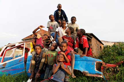 Children pose for a photo in Lubango(Photo: Reuters)