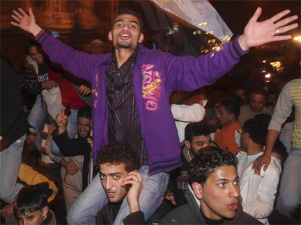 Palestinians celebrate Egypt's victory in the African Nations Cup semi-final, in Gaza City(Photo: Reuters)