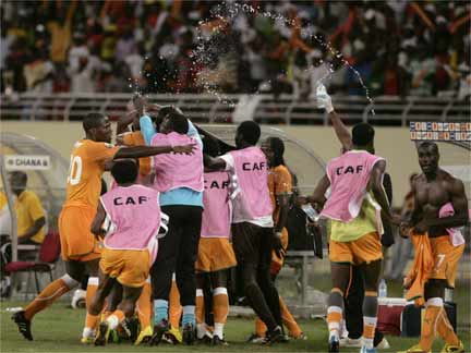 Côte d'Ivoire players celebrate the second goal against Ghana (Photo: Reuters)