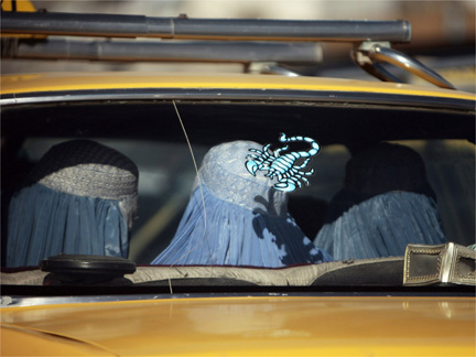 Burqa-clad Afghan women travel in a taxi in Kabul(Photo: Reuters)