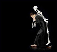 <em>Carrying the Skeleton I</em>, Marina Abramovic, 2008(Photo: © Adagp, Paris 2010)