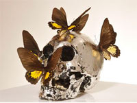<em>Skull with Butterflies</em>, by Philippe Pasqua(© J. Brunelle/Adagp, Paris 2010)