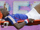 Djibril Cissé es evacuado tras su lesión.Foto: AFP