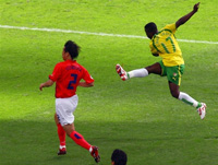 Mohamed Kader Touré marcó un gol histórico para Togo, pero su equipo perdió frente a Corea del sur.Foto: AFP