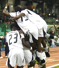 Ghana festeja. Un venezolano contribuye a esta alegría.Foto: AFP
