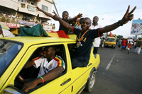 En Ghana los hinchas festejaron en grande la clasificación de su equipo para los octavos de final. "Si Ghana le gana a Brasil, será una fecha histórica para el fútbol africano", afirma Bianchi.Foto: AFP