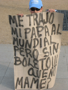 Algunos niños mexicanos se ven envueltos también en la búsqueda de boletos.Foto: Carlos Pizarro/RFI