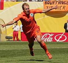 El delantero Arjen Robben marcó el gol de la victoria.DR
